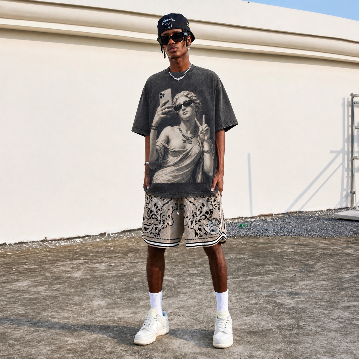 Lawless Row "Selfie Venus" Streetwear Washed Black Oversized Tee